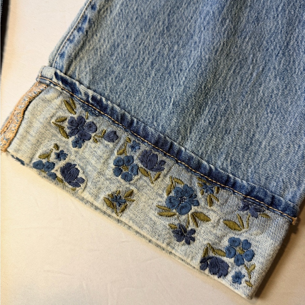 Abercrombie Kids Girls Floral embroidered relaxed fit jeans - Picture 2 of 10